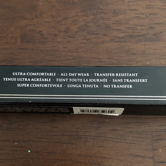 ❤️ Kat Von D Liquid Lipstick in Vibrant Pink - Picture 7 of 9